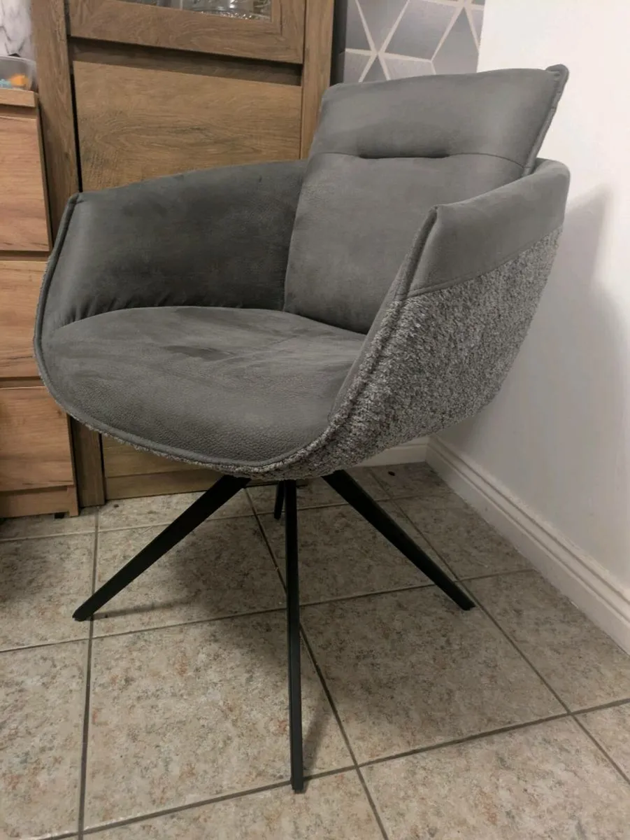 Dining chairs - Image 1