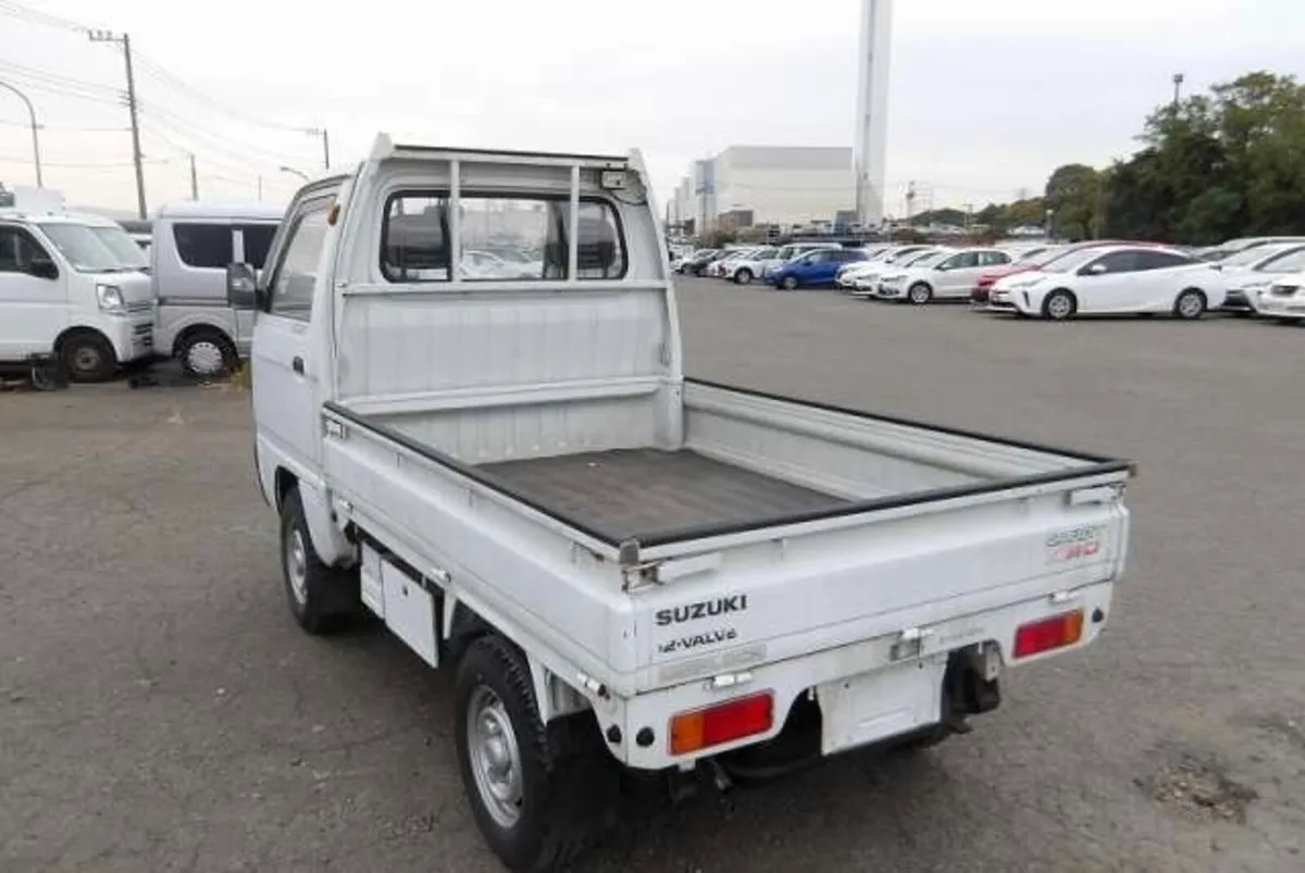 Suzuki carry mini truck 4 wheel drive! Vintage - Image 3