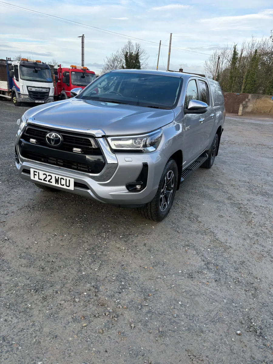 2022 Toyota Hilux Invincible Manual 6 speed - Image 4