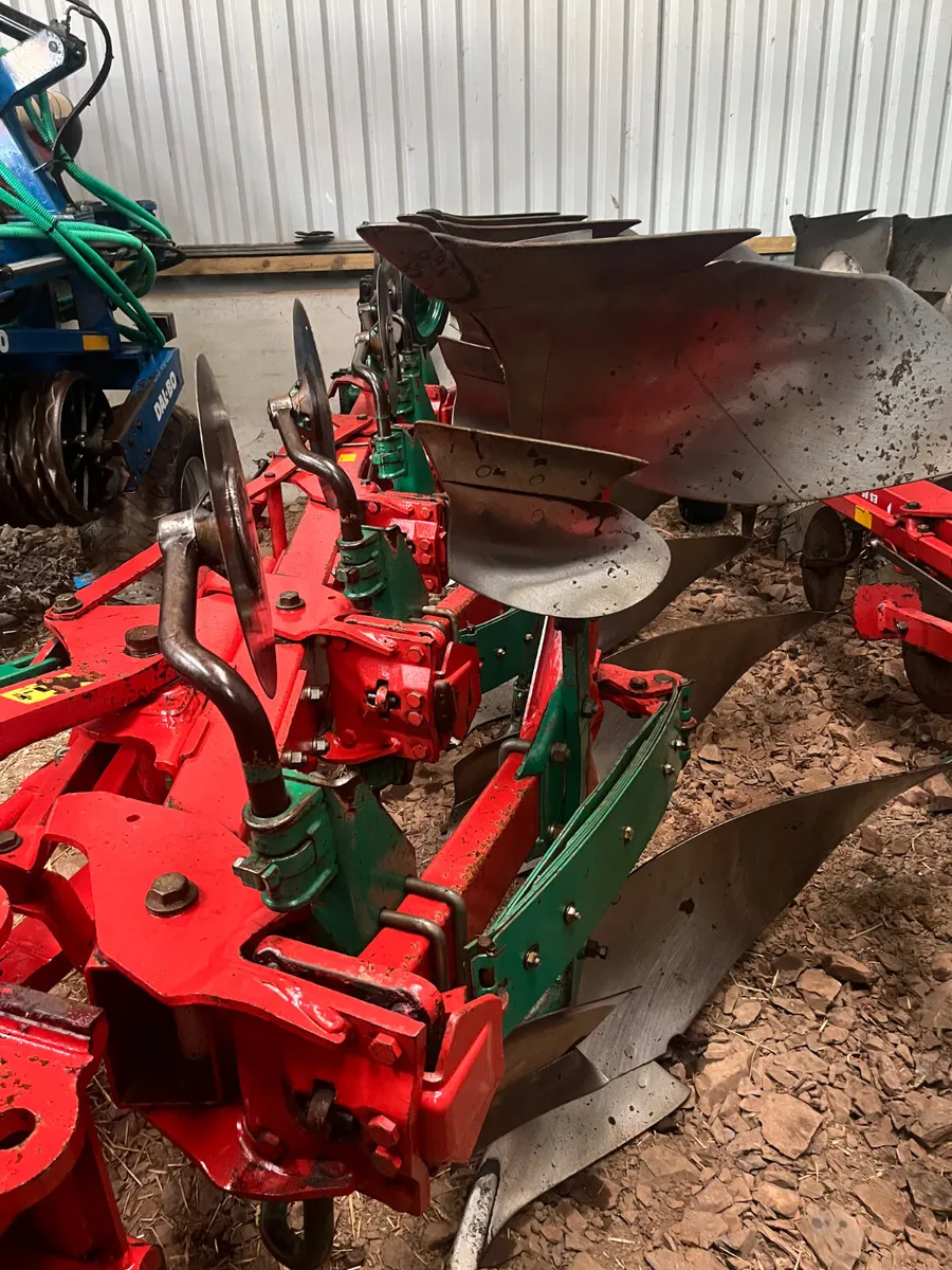 Used 6F (5+1)300 Kverneland Reversible Plough - Image 4