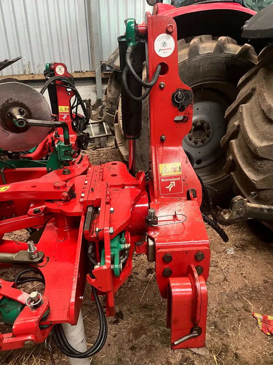 Used 6F (5+1)300 Kverneland Reversible Plough - Image 1