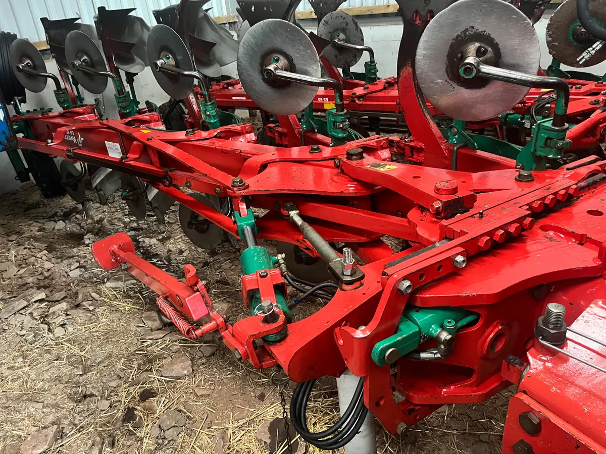Used 6F (5+1)300 Kverneland Reversible Plough - Image 2