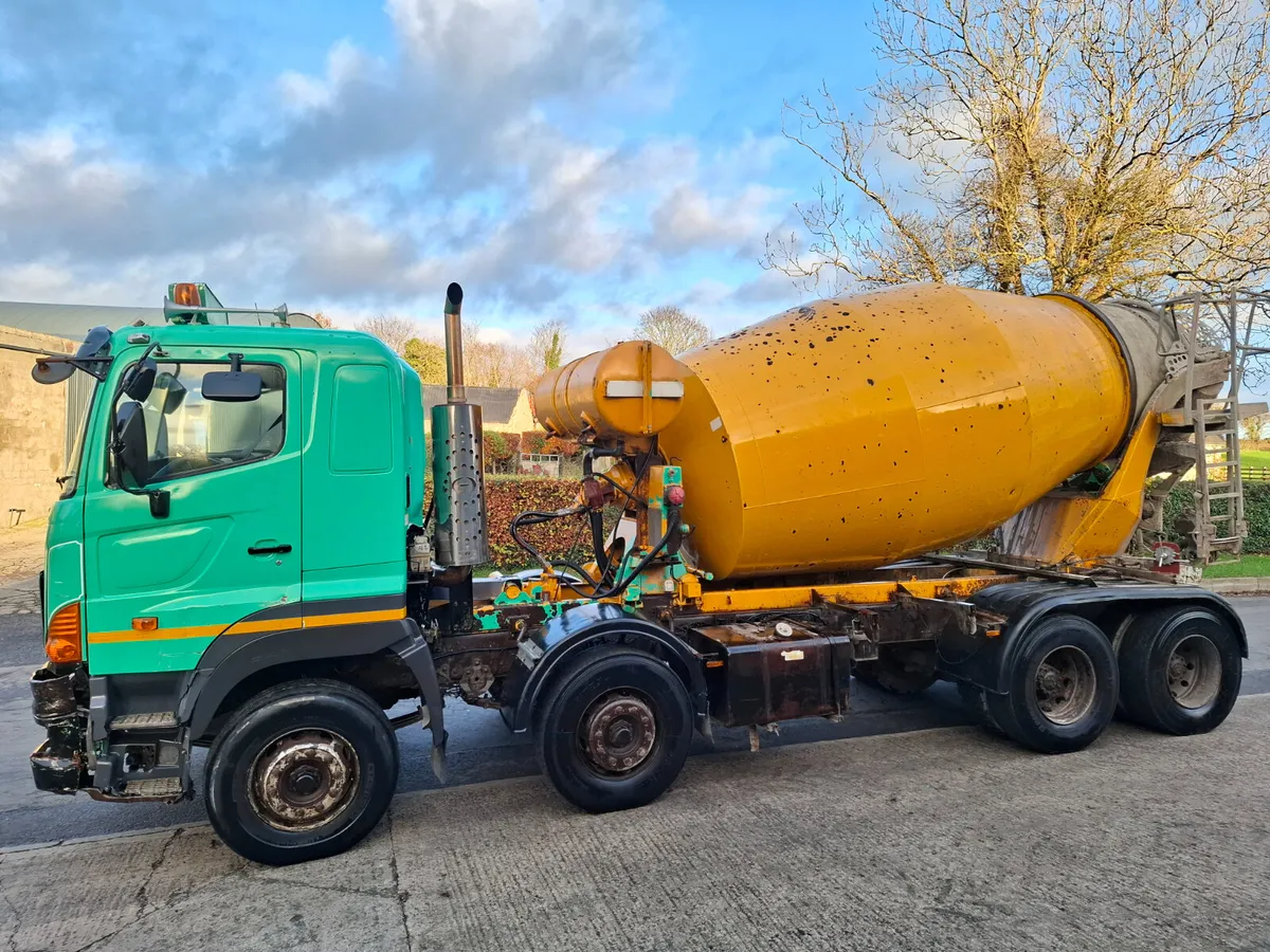 Hino 8x4 mixer - Image 4