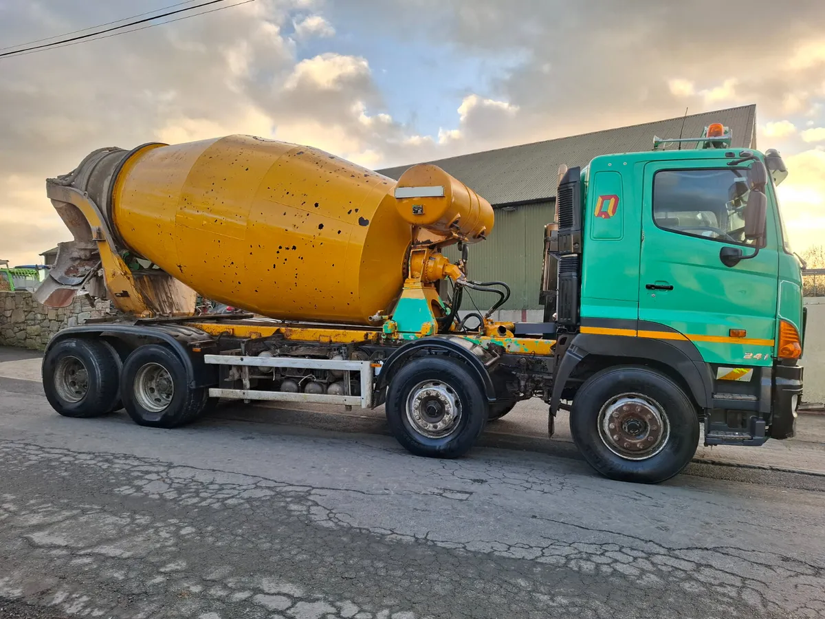 Hino 8x4 mixer - Image 2