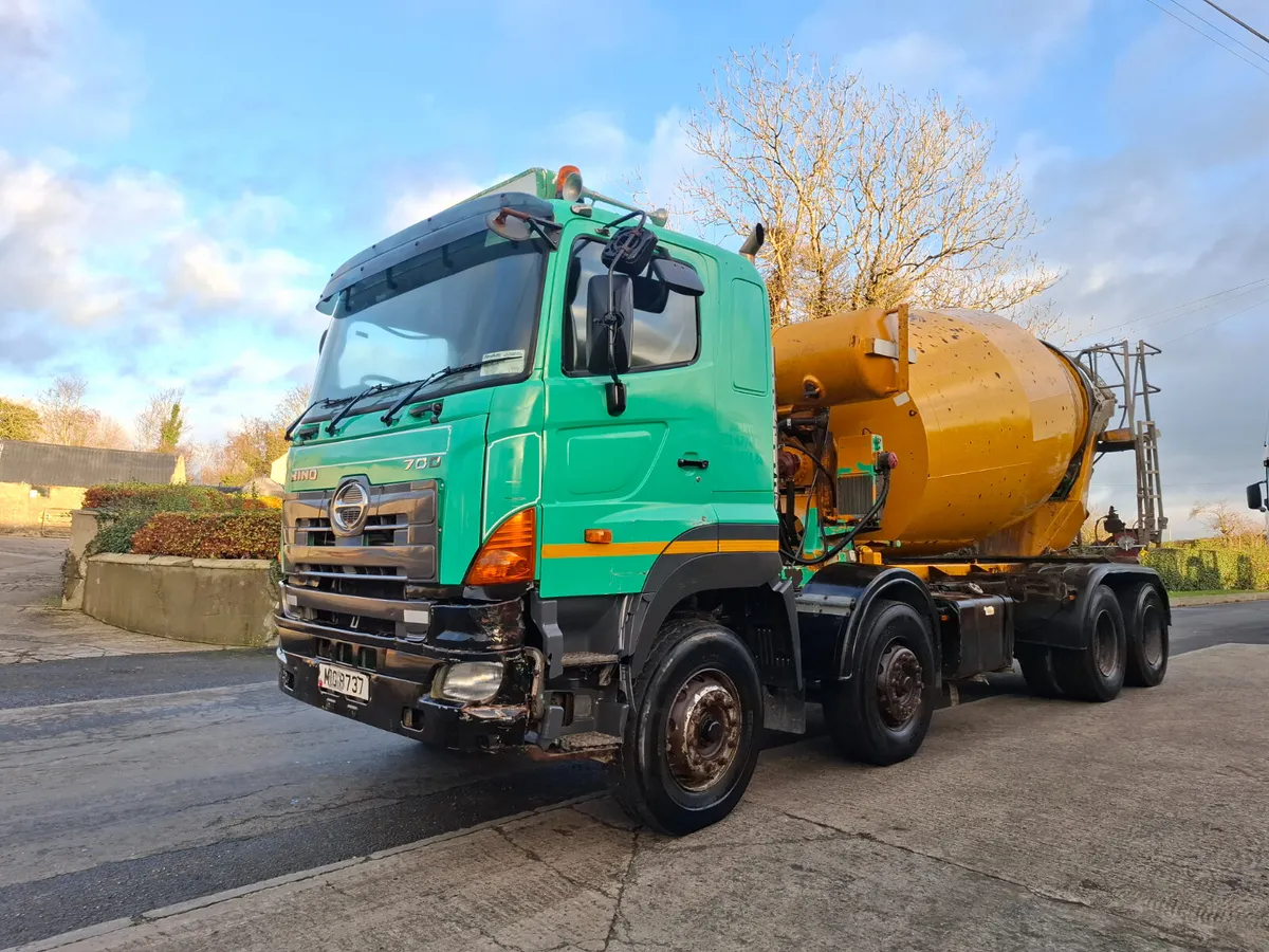 Hino 8x4 mixer - Image 3