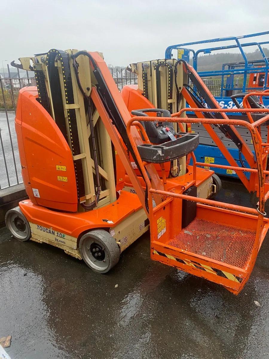 JLG MAST BOOM LIFT - Image 1