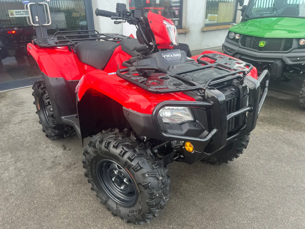 AS NEW!  ONLY 17 HRS - HONDA 520 MANUAL - Image 1