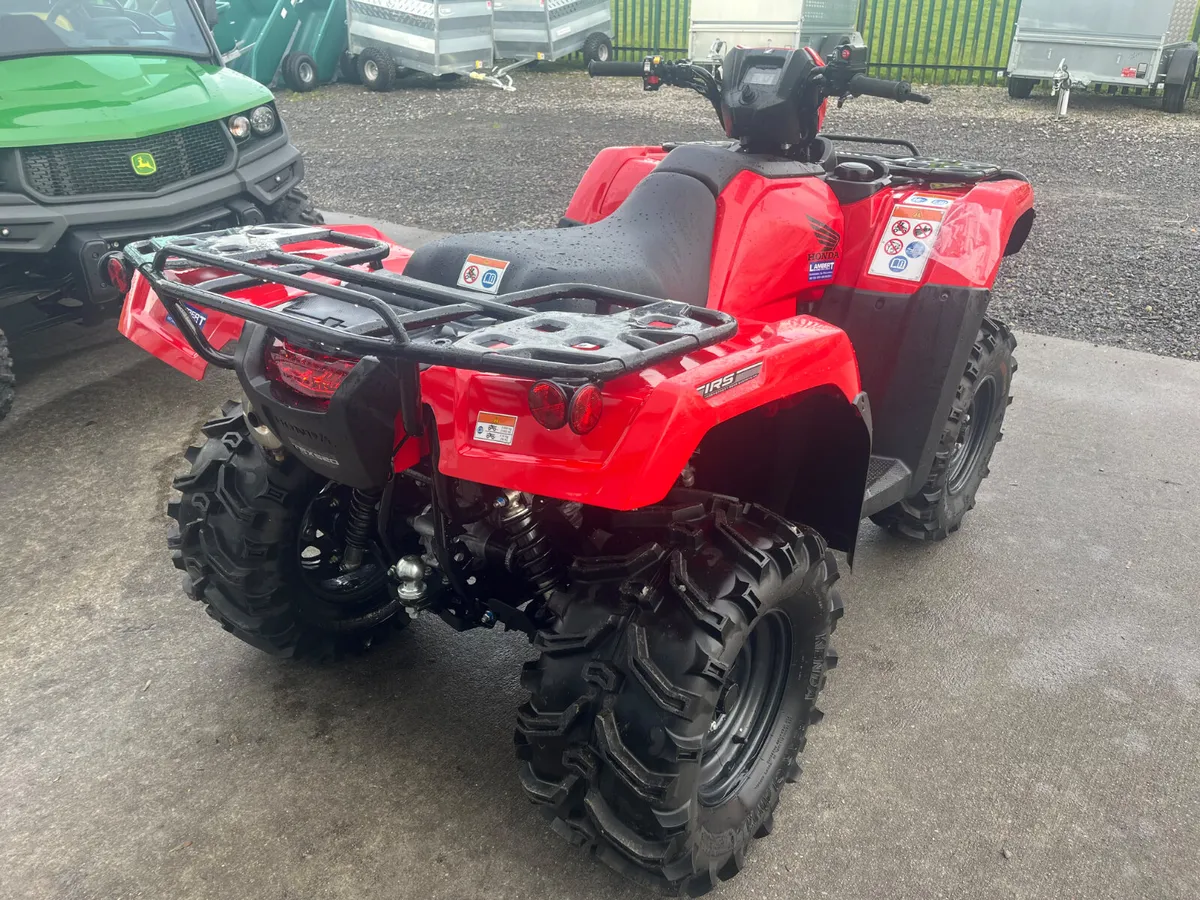 AS NEW!  ONLY 17 HRS - HONDA 520 MANUAL - Image 3