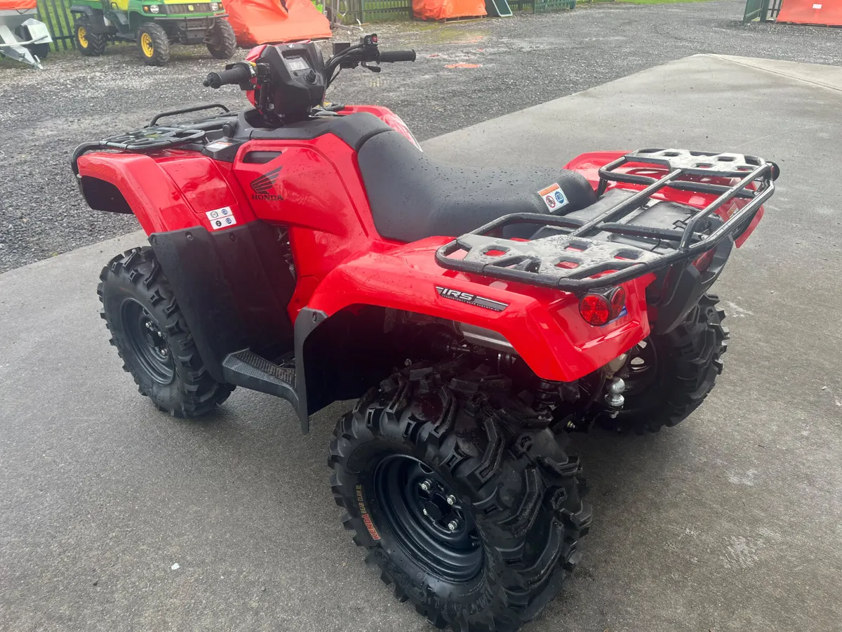 AS NEW!  ONLY 17 HRS - HONDA 520 MANUAL - Image 4