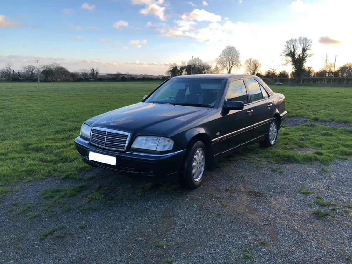 Mercedes-Benz C-Class 1998 - Image 2