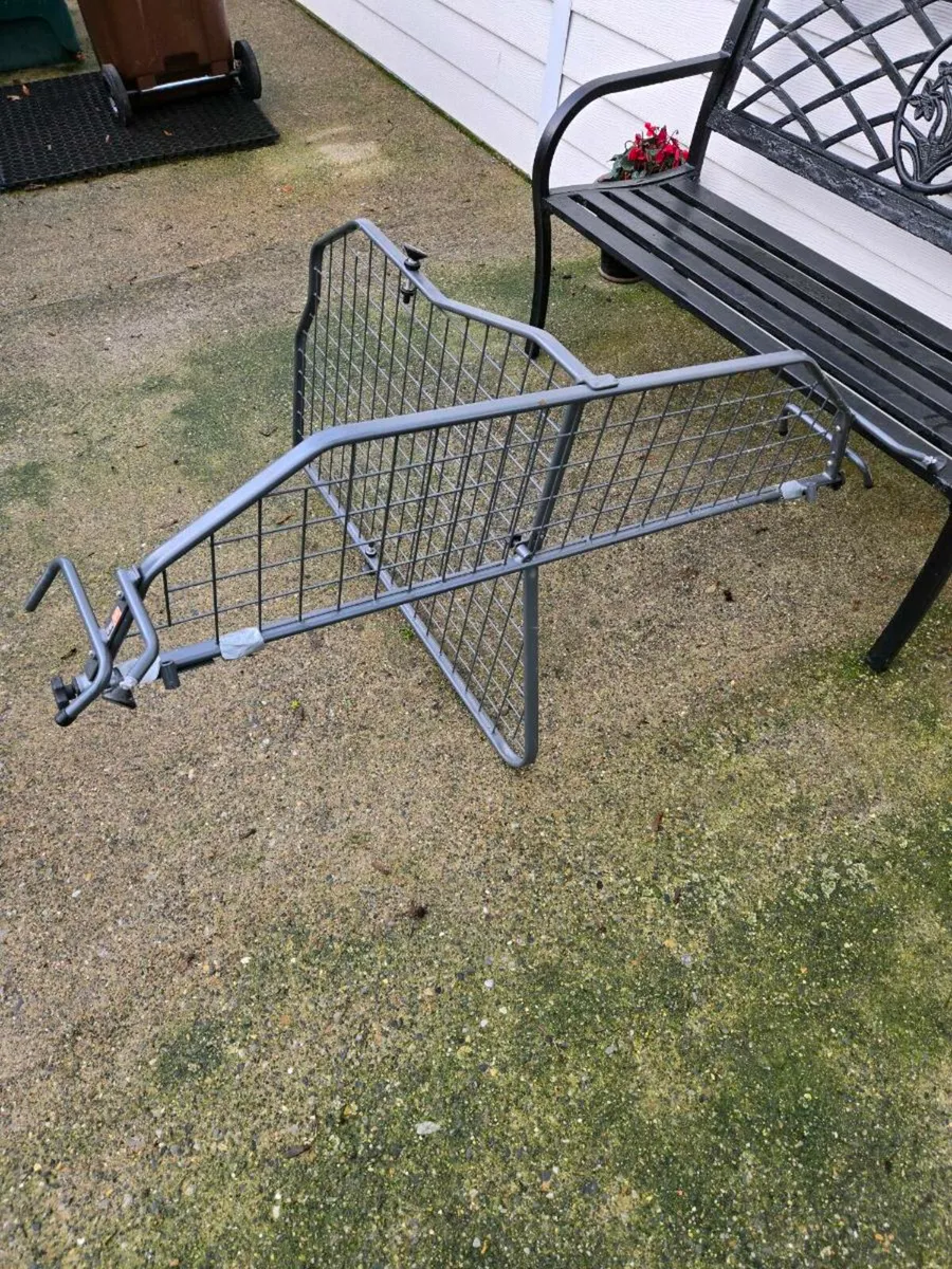 Travall Dog guard barrier & booth partition - Image 1