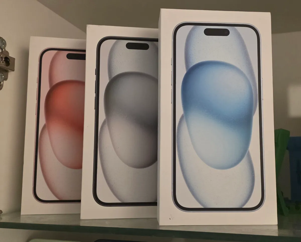 iPhone 15 - Pink & Black available