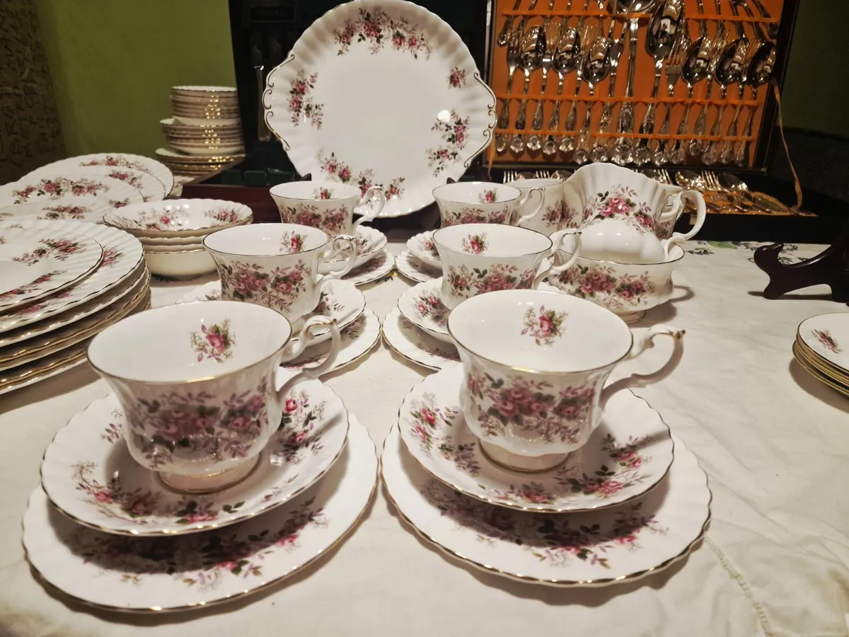 Royal Albert Lavender Rose dinner tea set - Image 3