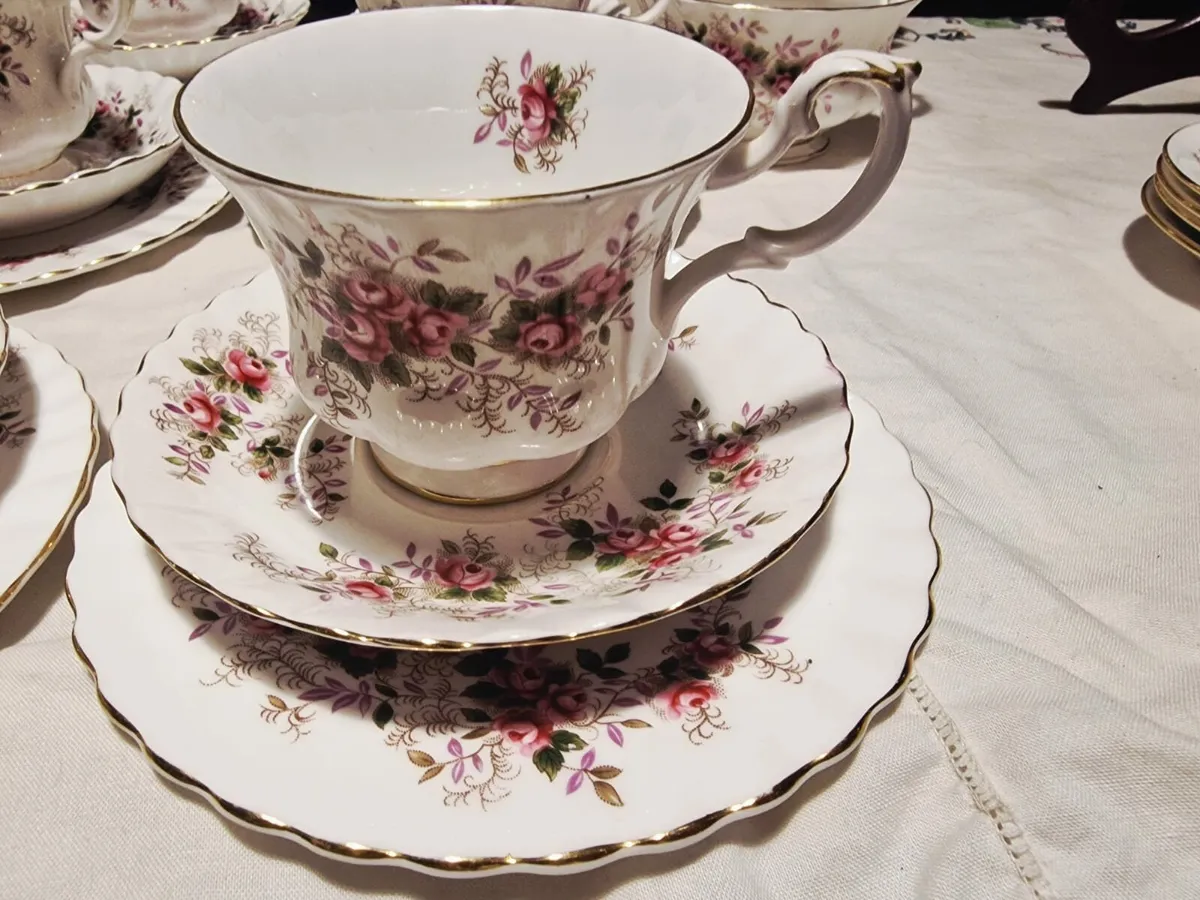 Royal Albert Lavender Rose dinner tea set - Image 4