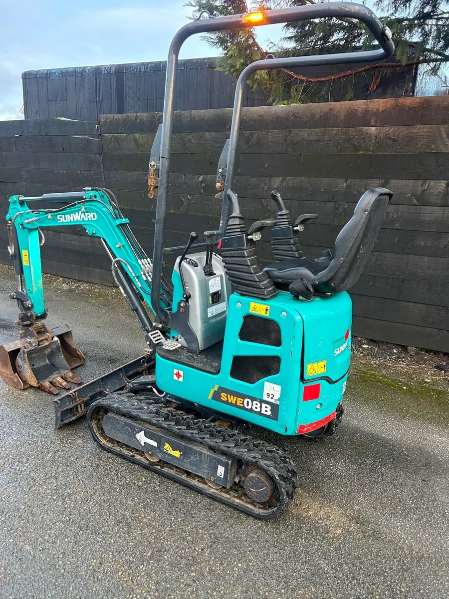 1 ton sunward micro mini digger 2023 only 300hrs - Image 4