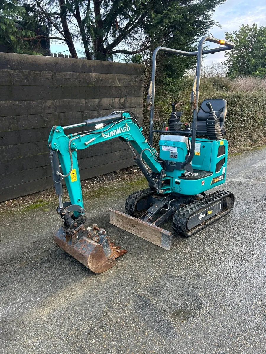 1 ton sunward micro mini digger 2023 only 300hrs - Image 1