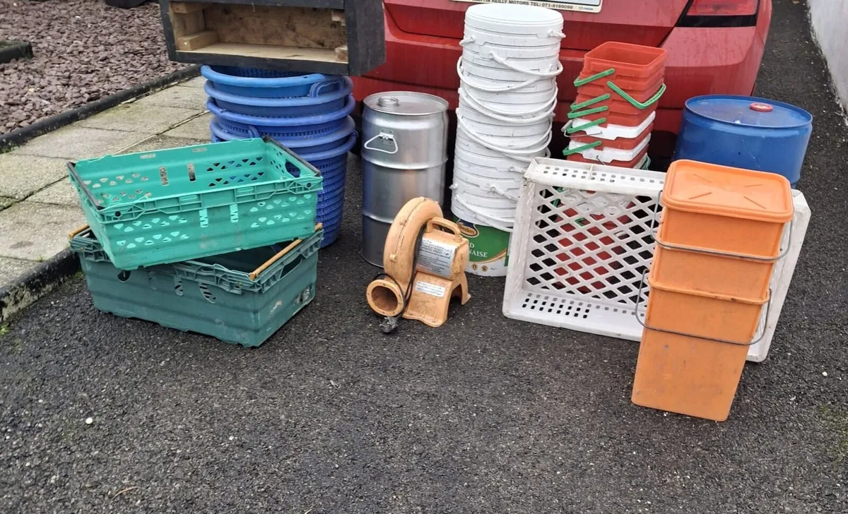 Barrels, baskets and blower - Image 1
