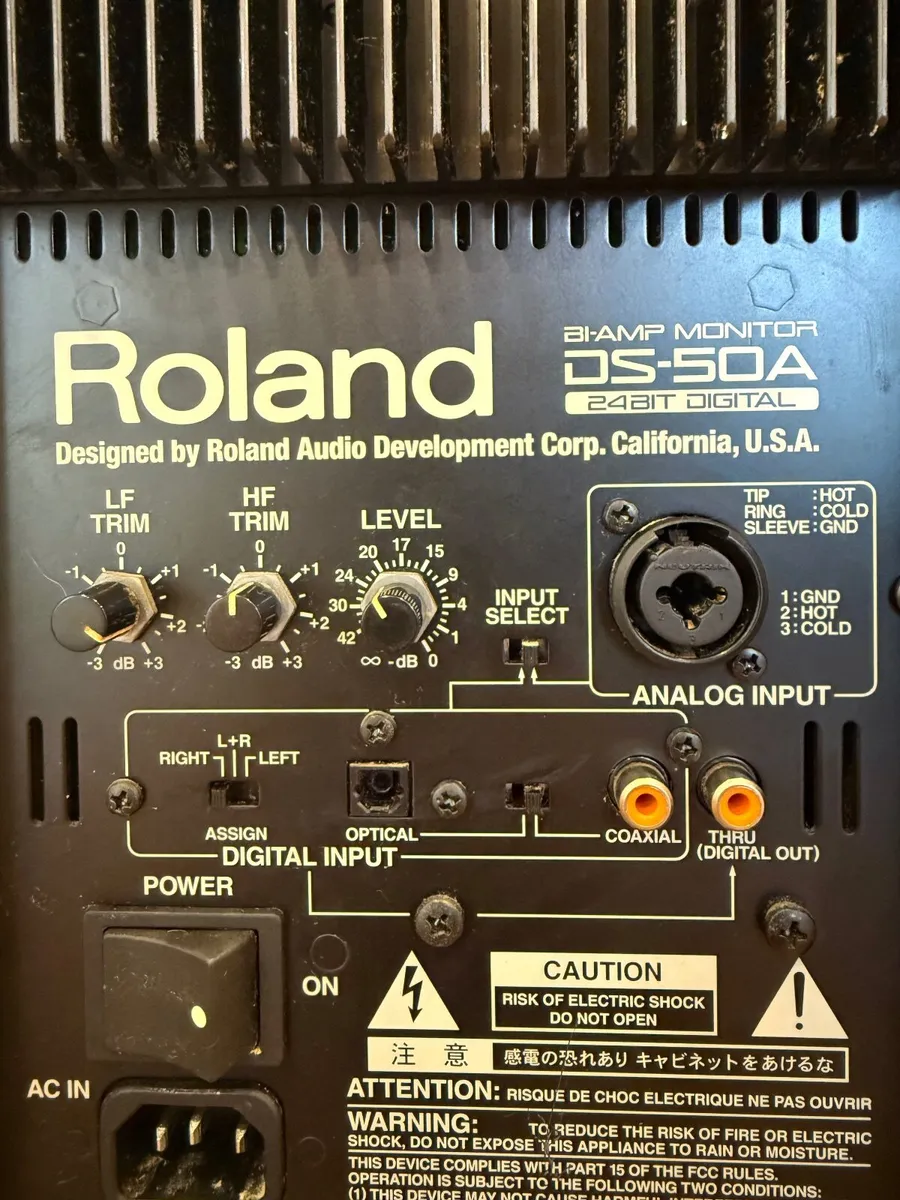 Roland DS-50A Bi-Amp Digital 24 bit Monitors - Image 4