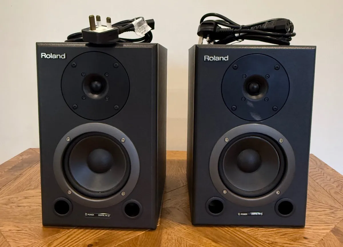 Roland DS-50A Bi-Amp Digital 24 bit Monitors - Image 3