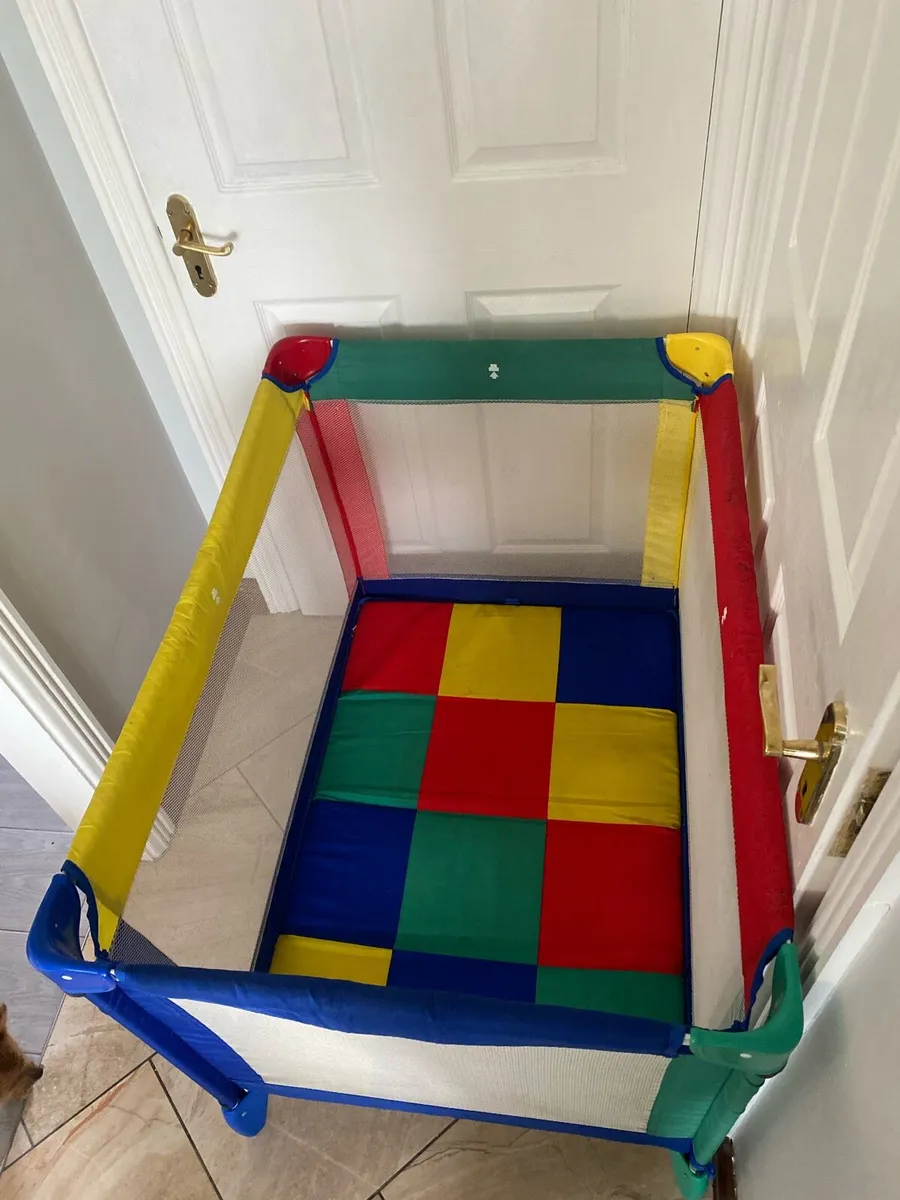 Baby travel cot / playpen - Image 2