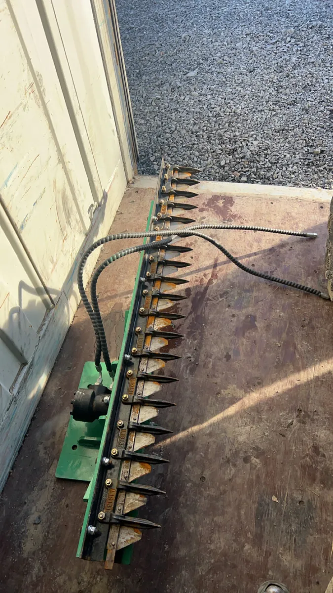 Unused Solmek hedge trimmers suit 1-3t +headstock - Image 2