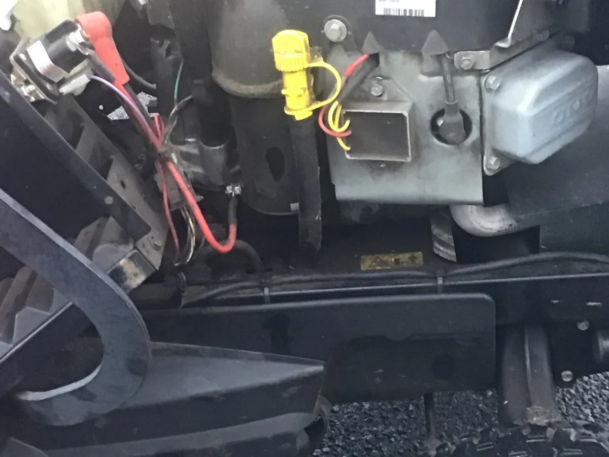 Castlegarden Ride on Lawnmower for sale - Image 3