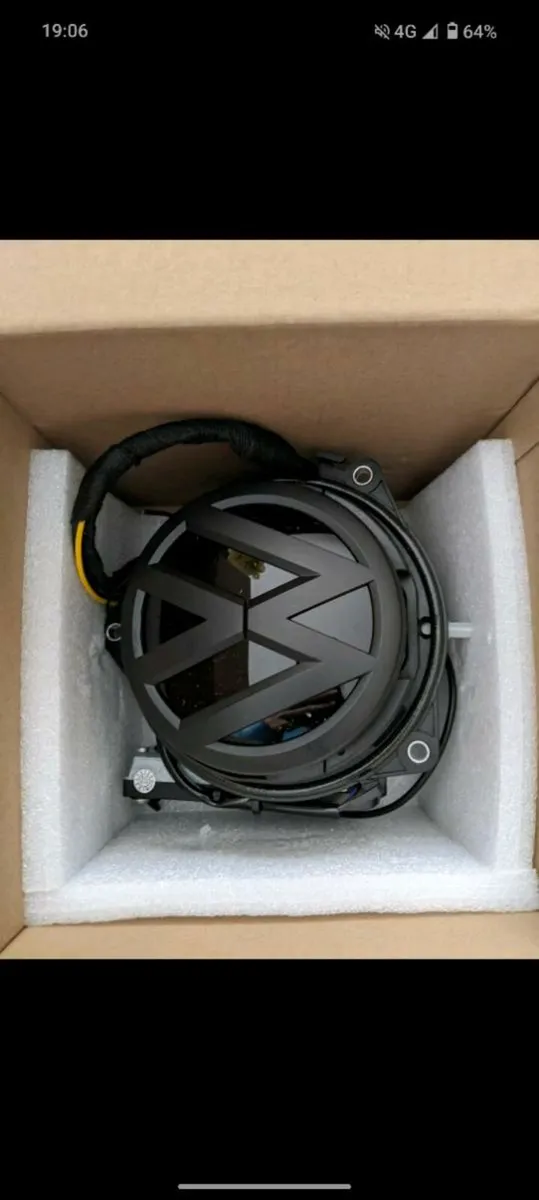 Black VW Flip Badge Reverse Camera (RCD330) – New - Image 1