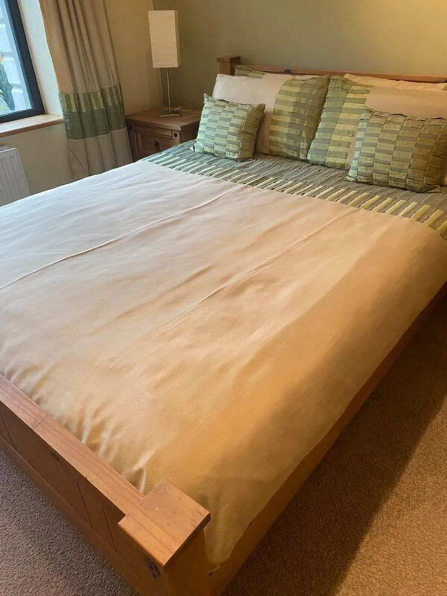 Full bedroom set - Image 1