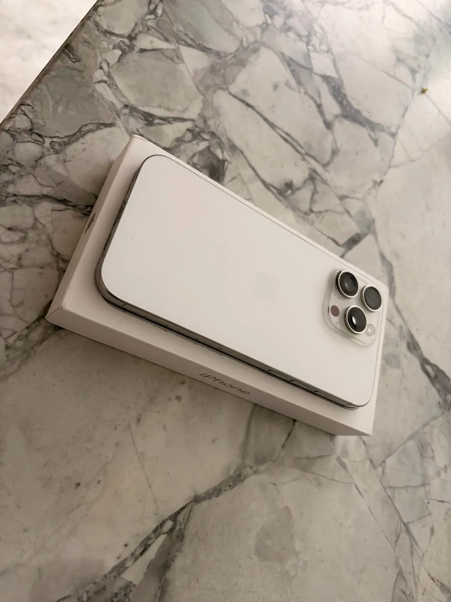 IPhone 16 Pro Max 512g **PRICE REDUCED** - Image 1