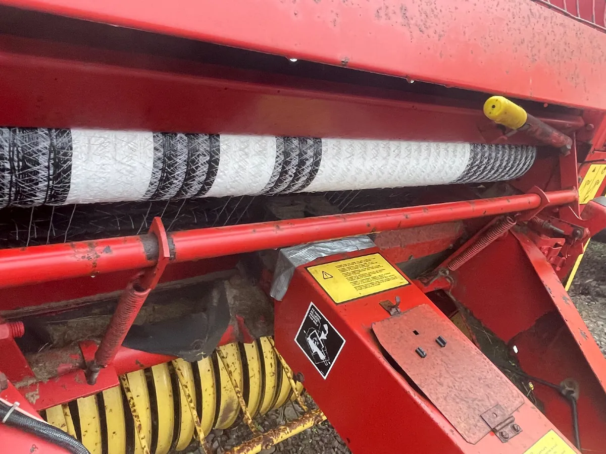 New Holland 835 round baler - Image 3