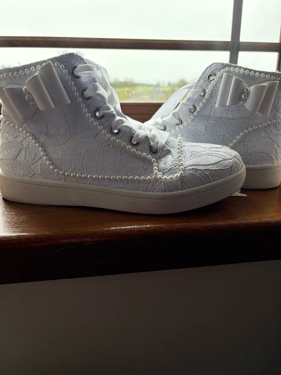 Communion boots - Image 1