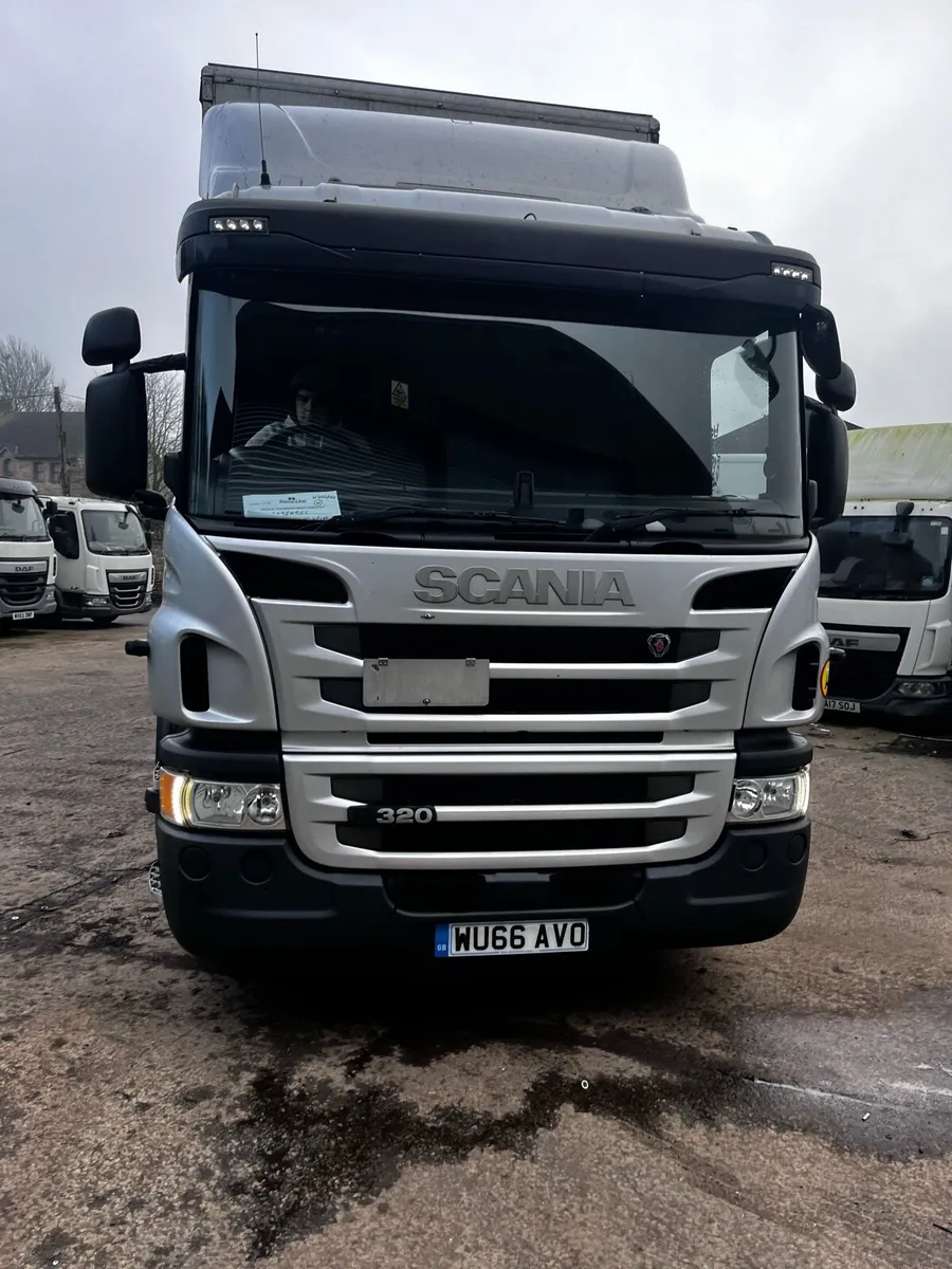 2016 scania p320 6x2 rear steer - Image 4