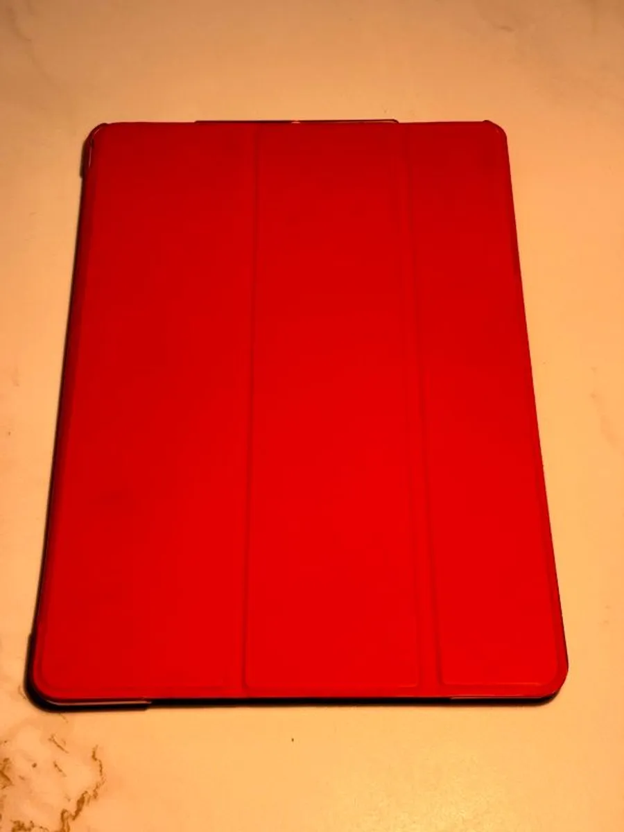 iPad 7th gen (2019) 32GB great condition + magnetic case - Image 4