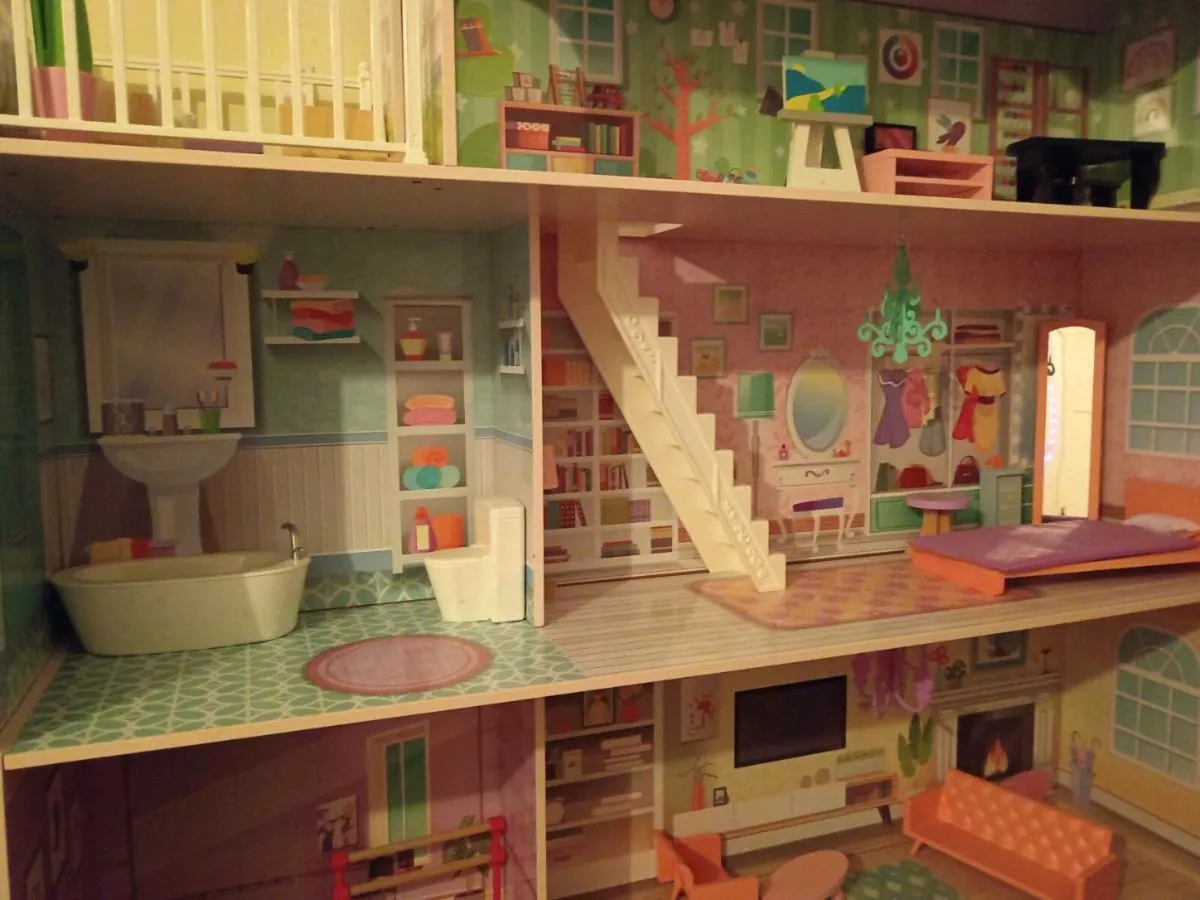 Giant dolls house - Image 4