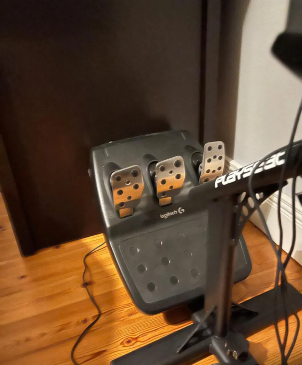 Logitech G29 Steering wheel, Pedals and Seat - Image 3