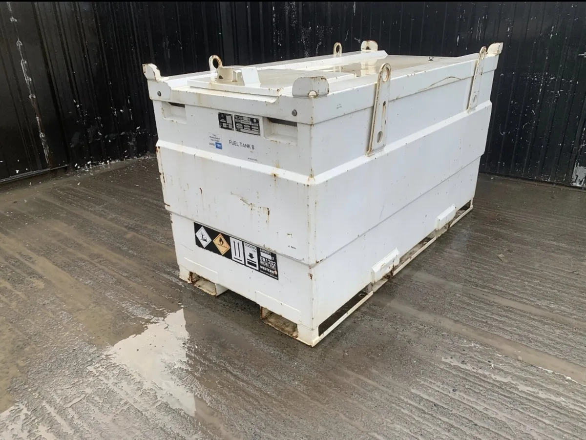 1950L Western Static Fuel Bowser - Image 1