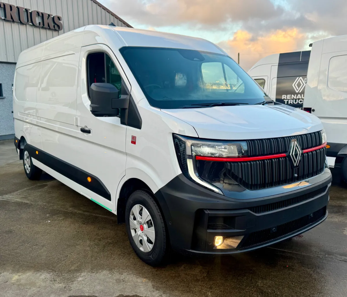 New Renault master4 automatic 170bhp - Image 1
