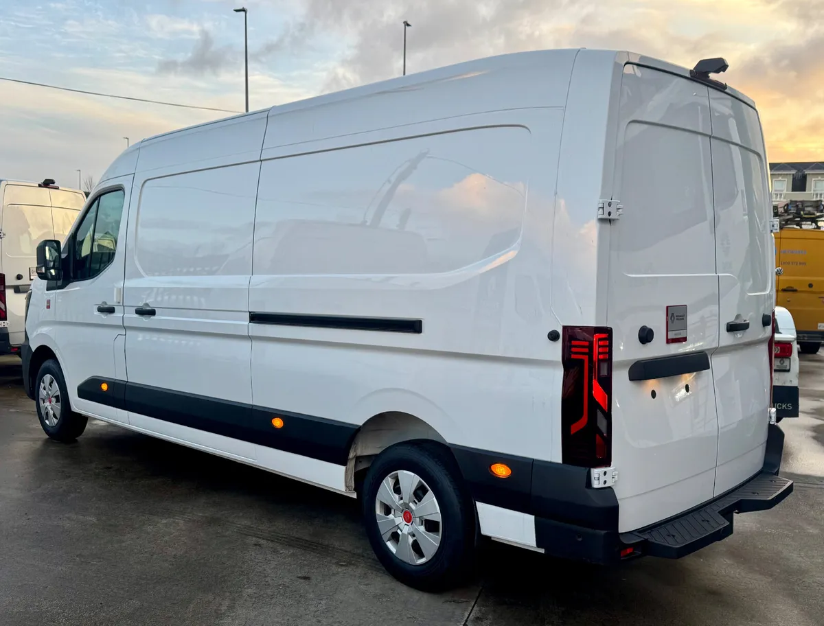 New Renault master4 automatic 170bhp - Image 2