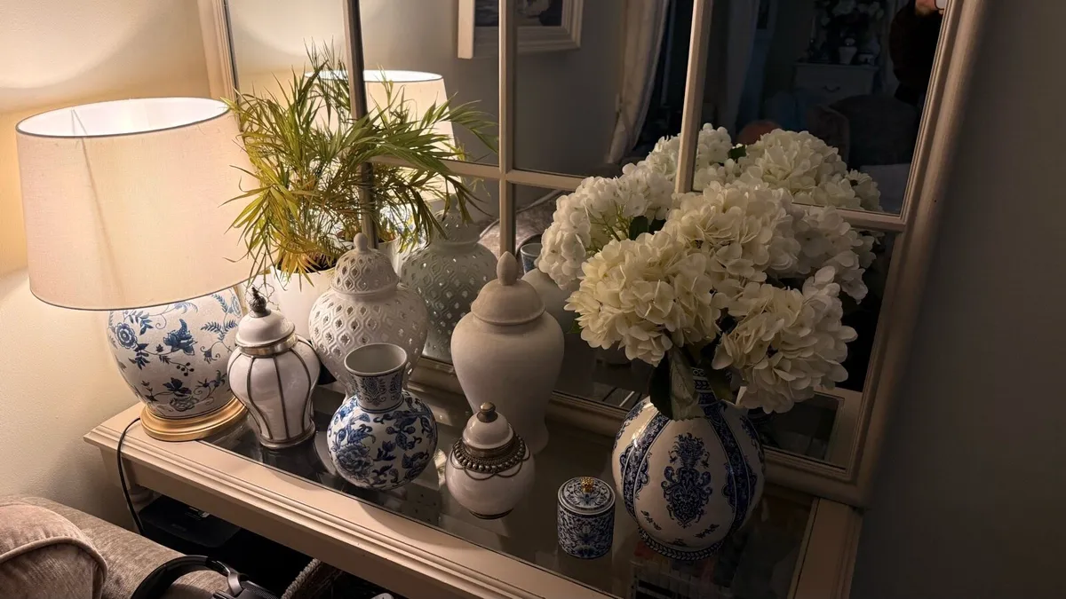 Blue and white chinoiserie antique jug vase - Image 3