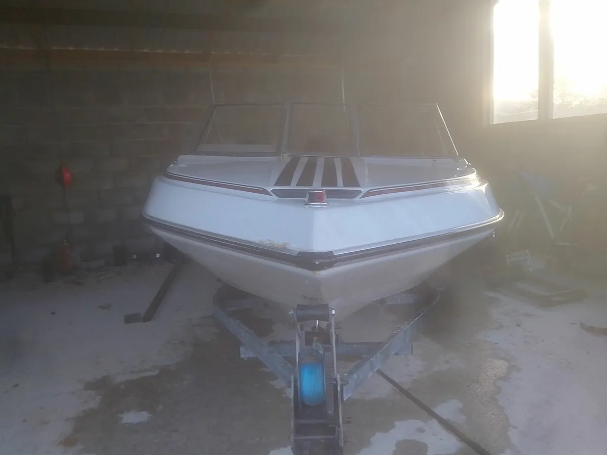 18 ft Glastron Speedboat 150hp Mercury 2 stroke - Image 3