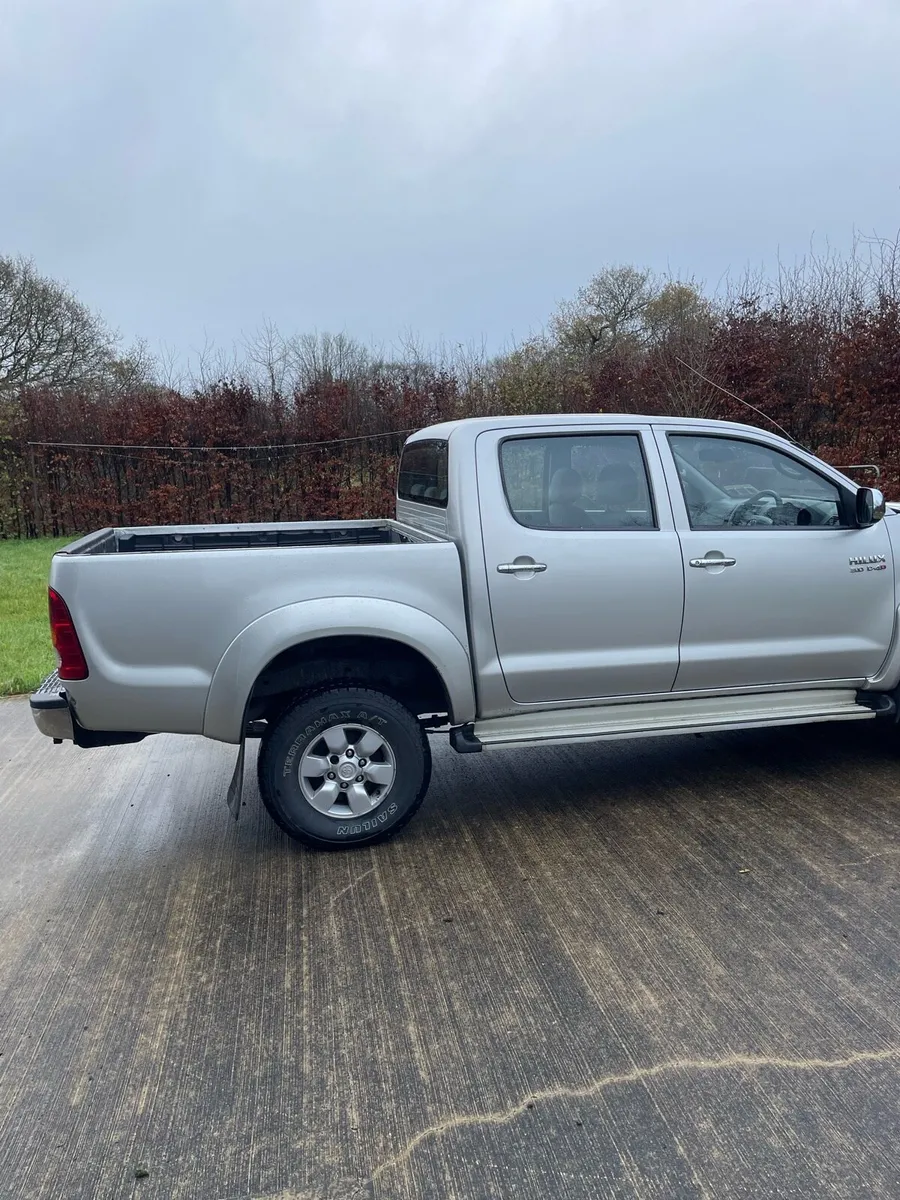 Toyota Hilux 3.0 - Image 2