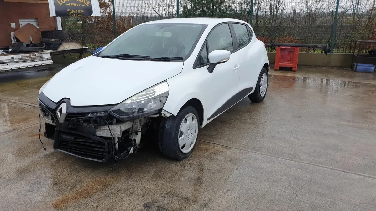 *For parts* Renault Clio, 0.9 petrol 5 speed (2013 - Image 1