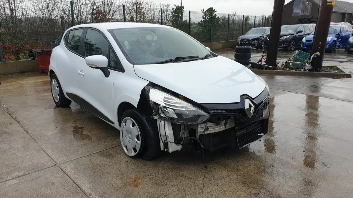 *For parts* Renault Clio, 0.9 petrol 5 speed (2013 - Image 3