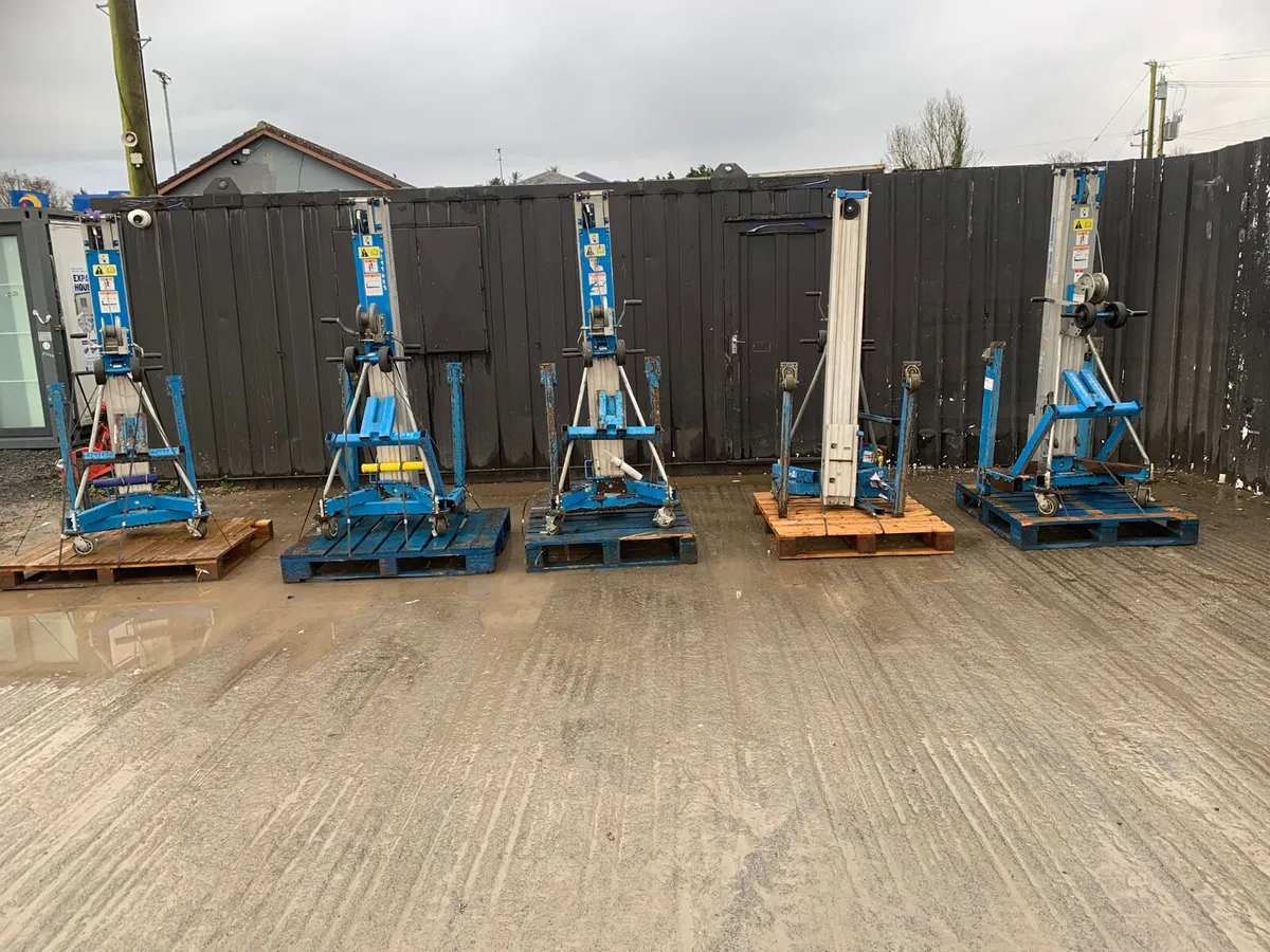 Genie SLA-10 Material Lift - Image 2