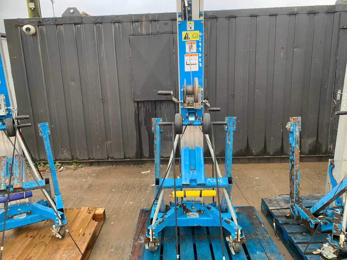 Genie SLA-10 Material Lift - Image 4