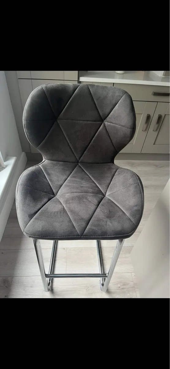 3 island chairs - Image 2