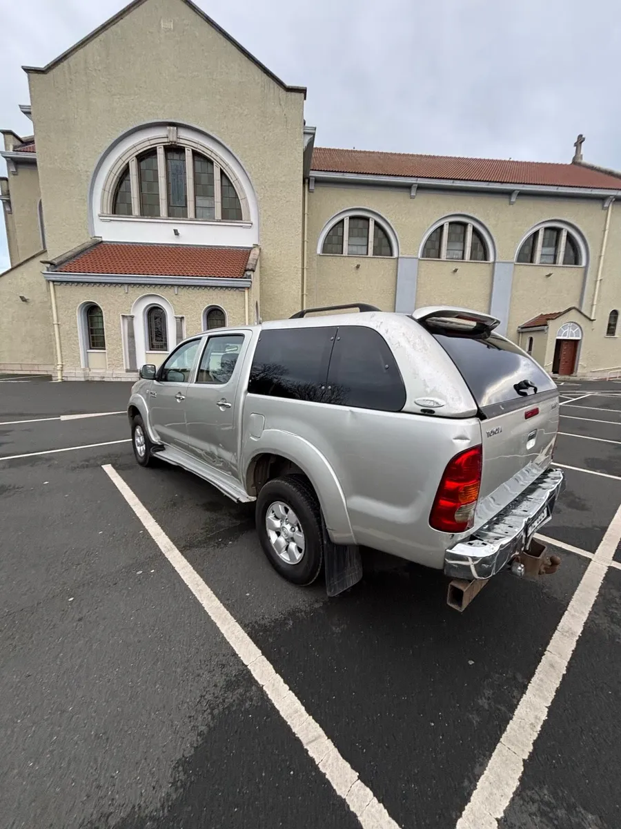 Toyota Hilux - Image 4