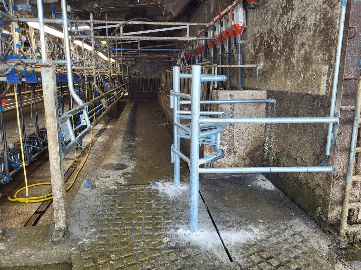 Rear Milking Parlour Air Gates - Image 2