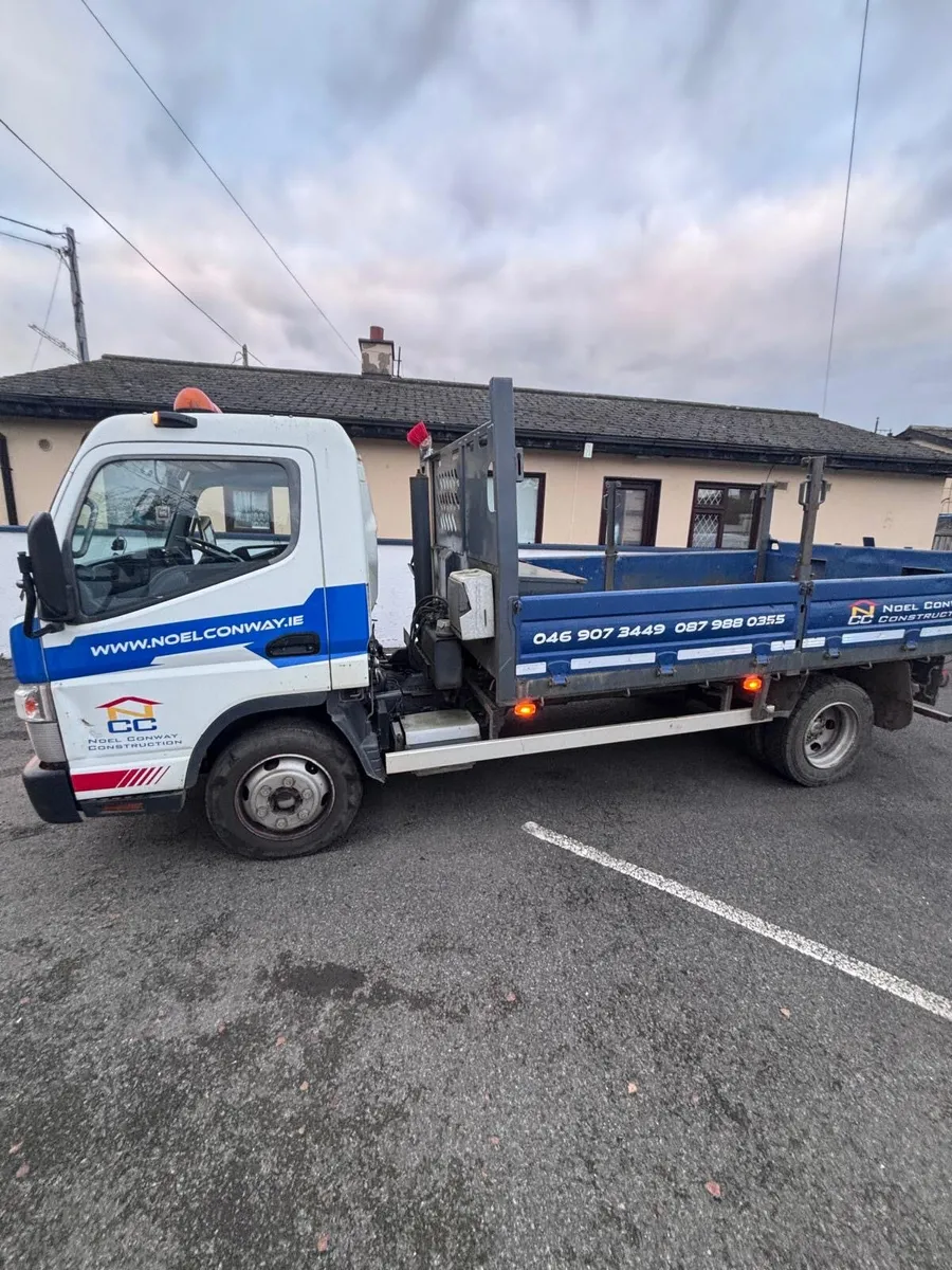 2014 Mitsubishi Fuso - Image 2