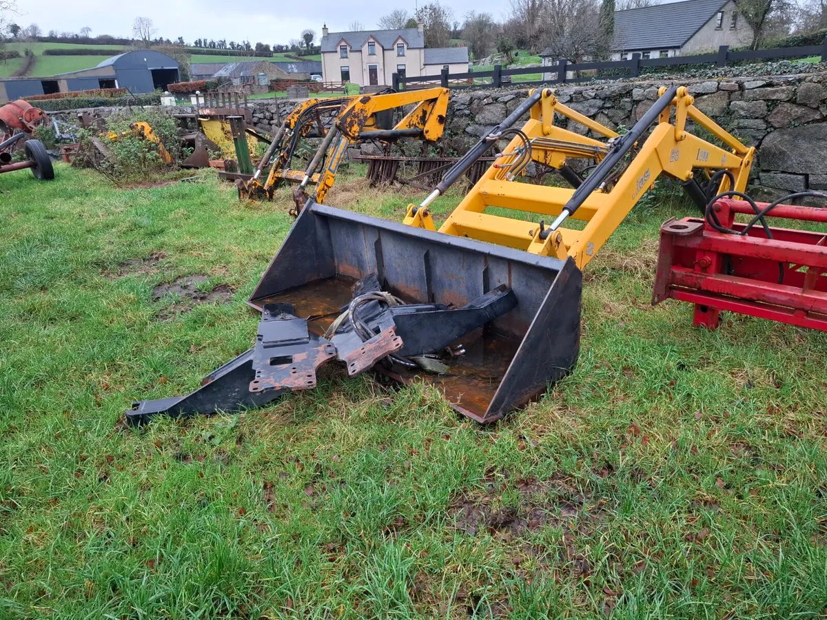 Tractor loaders - Image 2